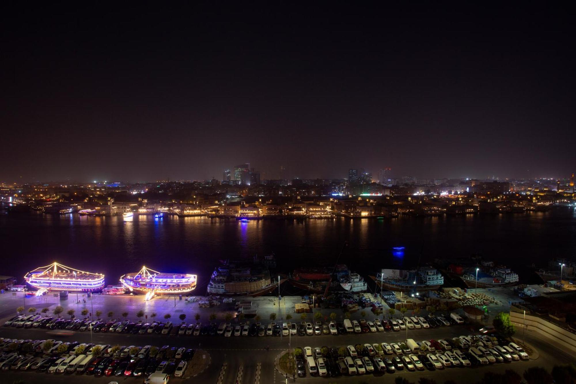 Carlton Tower Hotel Dubaj Kültér fotó